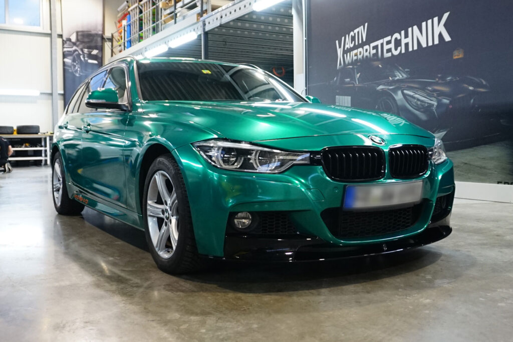 BMW mit Komplettfolierung in Menthol – professioneller Farbwechsel durch Carwrapping in Kernen bei Stuttgart.