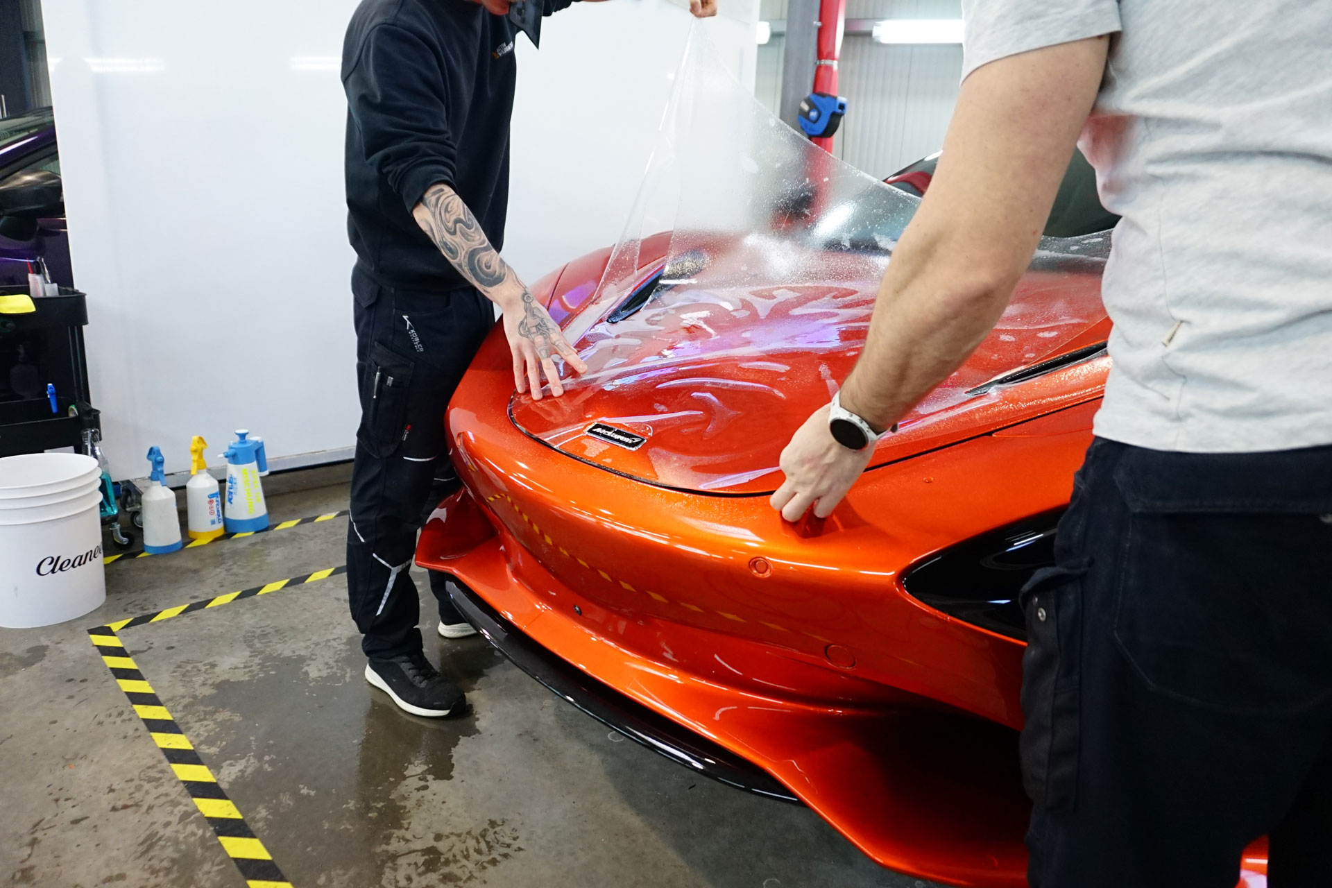 Frontansicht XPEL Lackschutz McLaren Motohaube in Kernen bei Stuttgart